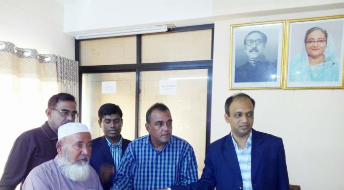 মিরপুরে দুরারোগ্য ব্যাধীতে আক্রান্ত রোগীদের মাঝে চেক বিতরণ