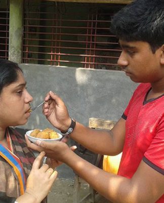 একসাথে এসএসসি পাস : মা পেয়েছেন ৪.৫৩ ছেলে ৪.৪৩