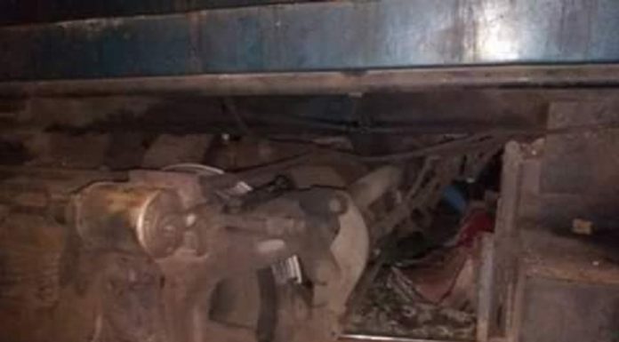 ভেড়ামারায় ট্রেন লাইনচ্যুত ।। সকল রুটে ট্রেন চলাচল বন্ধ