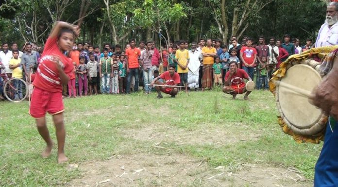 দৌলতপুরে গ্রাম বাংলার ঐতিহ্য লাঠিখেলা অনুষ্ঠিত