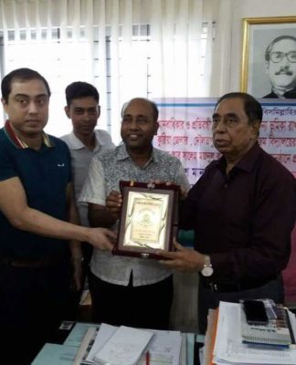 প্রতিবন্ধী ও অটিজম বিষয়ে বিশেষ অবদান রাখায় পদক পেলেন কবির পান্না