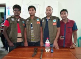 চুয়াডাঙ্গা গোয়েন্দা পুলিশের অভিযান ॥ সাটারগান বাংলা মদসহ ফেন্সিডিল উদ্ধার