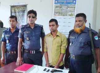 দৌলতপুরে পিস্তল গুলি ও ম্যাগজিন সহ অস্ত্র ব্যবসায়ী আটক