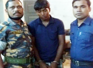 দৌলতপুরে অস্ত্রসহ মাদক ব্যবসায়ী আটক