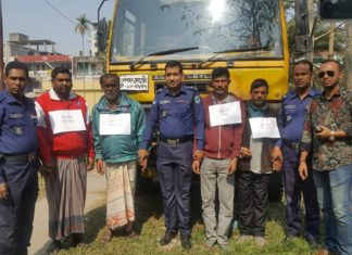 কুষ্টিয়ায় চোরাই ট্রাকসহ ৪ জন আটক